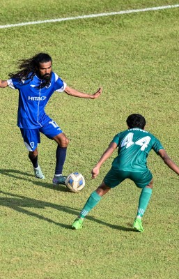 ހަމްޕްގެ ހެޓްރިކުން މާޒިޔާއިން ނިއު ކޮޅަށް ފަސް ލަނޑު