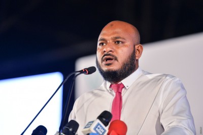 މުއިއްޒަކީ ބޮޑުތިލަދުންމަތީގެ ފަޚުރުކަމުގައި ނިންމަން އެބަ ޖެހޭ: ސުޖާއު