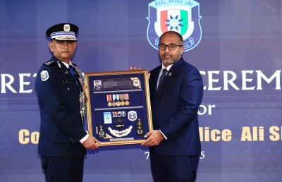 ކުރީގެ ޕޮލިސް ކޮމިޝަނަރު ޝުޖާއު ޝަރަފުވެރިކަމާ އެކު ރިޓަޔާކުރައްވައިފި