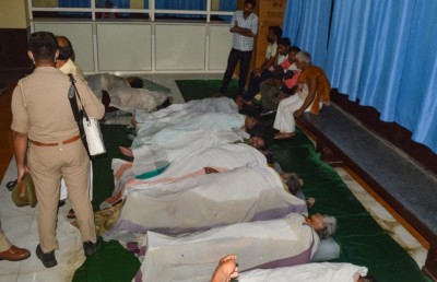 އަމިއްލައަށް ހެދި ރަލެއް ބޮއެގެން އިންޑިއާގައި 17 މީހަކު މަރުވެއްޖެ