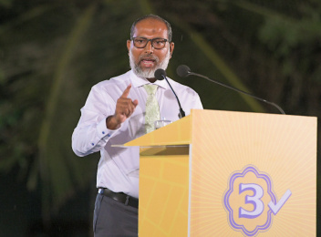 އިމްރާން ކިޔާދެއްވީ ޑރ. މުއިއްޒު މަގާމަށްޓަކާ ކުރައްވާ ''ހީލަތްތެރި'' މަސައްކަތް