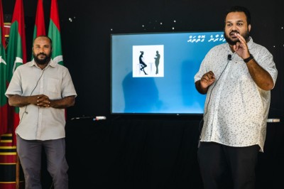 ދިވެހި ބަހުގެ އެކެޑަމީން ދަރިވަރުންނަށް ވާހަކަ ދެއްކުމުގެ ހުނަރު ދަސްކޮށްދޭ ކޯހެއް