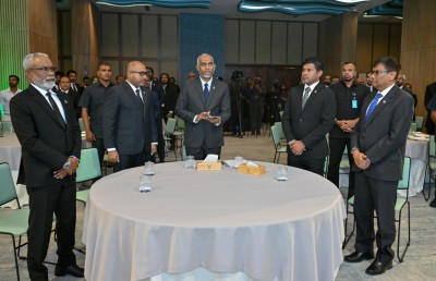 ތިންބައިކުޅަ އެއްބައި މުވައްޒަފުން ގޭގައި މަސައްކަތްކުރާ ގޮތަށް ހަދަނީ، މަހަކު 30 ގަޑިއިރު އޮފީހުގައި ހަމަކުރުމުގެ ވިސްނުމެއް