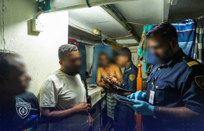 ޝަމްއާން އިސްވެ އިމިގްރޭޝަނުން ހިންގި ރެއިޑުގައި ގަވާއިދާ އެއްގޮތަށް ލިޔެކިޔުންތައް ހުރި ބިދޭސިން ވެސް ހައްޔަރުކުރި: ޕޮލިސް