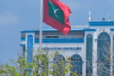 ސެލޫނެއްގައި ފިރިހެނަކު އަންހެނަކަށް ވެގެން ޚިދުމަތްދިން މައްސަލައެއް ބަލަނީ