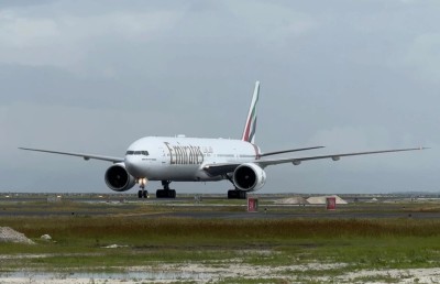 މާފަރަށް ތާރީހީ ދުވަހެއް: ފުރަތަމަ ފަހަރަށް ބޮއިން 777 ގެ ބޯޓެއް ޖައްސައިފި