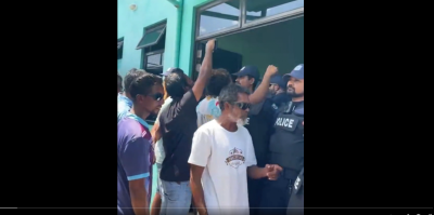 ރަސްދޫ ފޮށީގެ ދެ އޮފިޝަލަކު އެކަހެރިކުރުމުން، މައްސަލަ ހޫނުވެއްޖެ