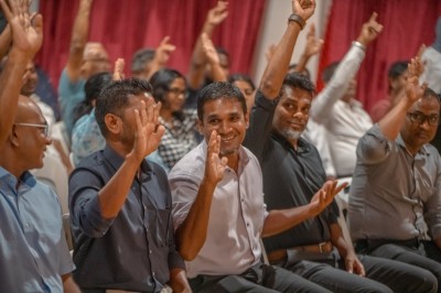 ޑިމޮކްރެޓުންގެ ފަރާތުން ދެ ޕާޓީއަށް ދެ ހުށަހެޅުމެއް، ގޮތް ނިންމަން ދެ ދުވަސް