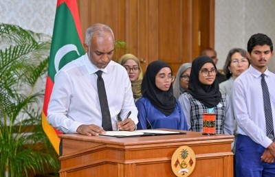 2007 ގެ ފަހުން އުފަންވި މީހުންނަށް ދުންފަތް މަނާކުރާ ބިލް ރައީސް ތަސްދީގުކުރައްވައިފި