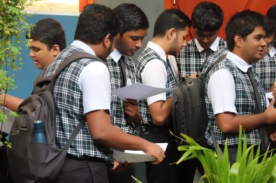 ސާވޭއެއްގެ ނަމުގައި ދަރިވަރުންގެ އައިޑީ ކާޑު ހޯދާތީ ސަމާލުވެތިބެން އެދެފި