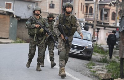 އިންޑިއާ އާއި ޕާކިސްތާނު ސިފައިން ކުރިން ތިބި ހިސާބަށް ފަހަތަށް ޖެހެނީ