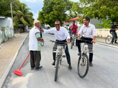 ޑިމޮކްރެޓްސްގެ ވިސްނުން މުއިއްޒު ހޮވުމާ ދިމާއަށް!