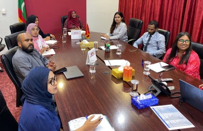 ބްރޯޑްކޮމްގެ ސެކްރެޓަރީ ޖެނެރަލް ޒީނިޔާ ތިން ދުވަހަށް ސަސްޕެންޑުކޮށްފި
