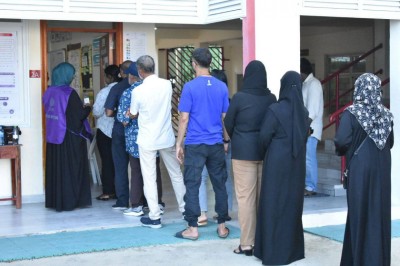 އިންތިޚާބާ ގުޅޭ ކަންކަމުގައި ހަ މީހަކު ހައްޔަރަށް، ދެ މީހަކު އަދި ދޫކޮށްނުލާ