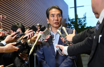 ހަދިޔާއަށް ހަނޑޫ ލިބޭ ކަމަށް ވިދާޅުވެވުމުން ޖަޕާނުގެ ވަޒީރަކު އިސްތިއުފާ ދެއްވައިފި