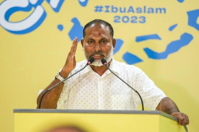 މިތިބީ ނިކުމެ ބާރަށް ދުއްވާގަނެވިފައި، ދެން އަތެއް ނުވާނެ: އިމްރާން