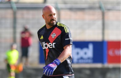 25 އަހަރަށް ފަހު ކީޕަރު ރެއިނާ ކުޅުން ހުއްޓާލަނީ