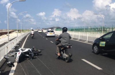 ނުރައްކާތެރި އެކްސިޑެންޓަށް މަގުފަހިވާހެން ހައިވޭގައި ސައިކަލު ނުބަހައްޓަން ފުލުހުން އެދިއްޖެ