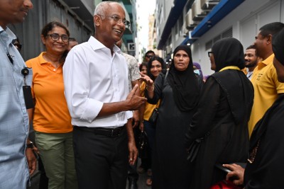 މިފަހަރު ރައީސްގެ ފޯކަސް މާލެއަށް، ކޮންމެ ދުވަހަކު ދޮރުން ދޮރަށް ހިންގަވަނީ