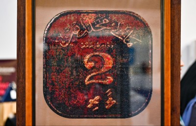 އެއްވަނައިގެ ދެ ލާރި: 2،944 ގަޑިއިރުން ޖެހި 145،000 ސްޓިޗް