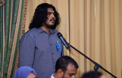 ހުއްދަ ނުދޭތީ ރަށަކަށް ނާރަން، ފަޅުގައި ތިބެން ހުއްދަ ބޭނުންނުވާނެ: އަޒާން