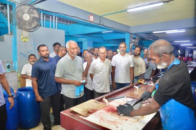 ބާޒާރުމައްޗަށް ވަަޑައިގެން މުއިއްޒު ދެއްވީ ހުރިހާ ކަމެއް ހައްލު ކޮށްދެއްވާނެކަމުގެ ޔަގީންކަން!
