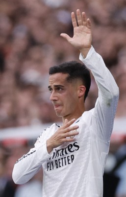 ފަހު މެޗުގައި ދެ ލެޖެންޑުންނަށް ރެއާލުން އަލްވަދާއު ކިޔައިފި