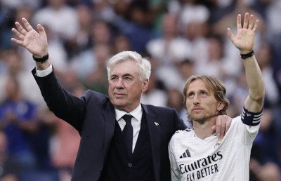 ފަހު މެޗުގައި ދެ ލެޖެންޑުންނަށް ރެއާލުން އަލްވަދާއު ކިޔައިފި