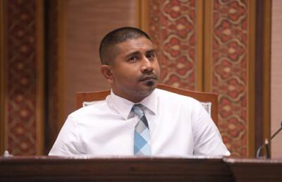 މަހުލޫފް، ޑިމޮކްރެޓްސްއަށް: އިބޫ ނޫން ގޮތެކޭ ބުނުމަކީ ބަރުލަމާނީއަށް ނޫނެކޭ ބުނުން