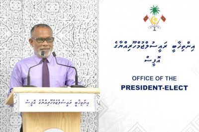 ސިޔާސީ މަގާމުތަކުގައި ތިބި ބޭފުޅުންނަށް ސިވިލް ސާވިސްގެ ތެރެއިން ވަޒީފާ ދޭން އެބައުޅޭ: އަދުރޭ