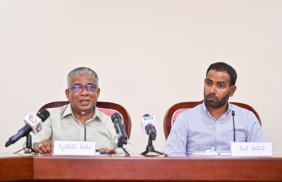 ގެދޮރުވެރިޔާ މަޝްރޫއާ ގުޅިގެން އަކްރަމާއި އިތުރު ތިން ބޭފުޅެއްގެ މައްޗަށް ދައުވާ ކޮށްދޭން ފޮނުވައިފި