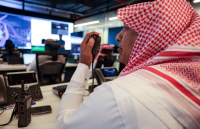 ހައްޖާޖީންގެ ރައްކަލަށް އޭއައި، ޑްރޯން އަދި އެތައް ހާސް ކެމެރާއެއް