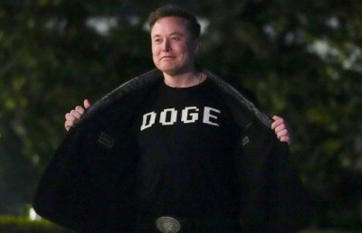 ސަރުކާރުން ނުކުތުމަށް ފަހު މަސްކް ޓްރަމްޕަށް ފާޑުކިޔަނީ