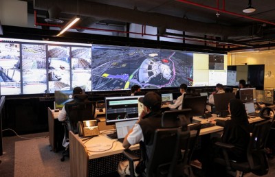 ހައްޖާޖީންގެ ރައްކަލަށް އޭއައި، ޑްރޯން އަދި އެތައް ހާސް ކެމެރާއެއް