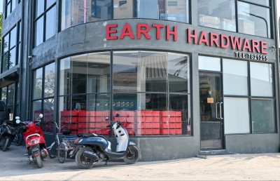 މަންމައަށް ކޮންމެ މަހަކު ފޮނުވި 100 ޑޮލަރުން ފެށި ވިޔަފާރި އެންމެ އުހަށް!