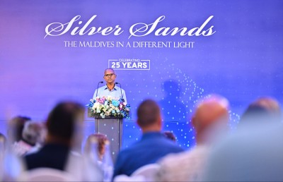 ސިލްވާ ސޭންޑްސްގެ 25 އަހަރުގެ ކާމިޔާބީގެ ދަތުރު، ޑައިވިން އާއި މޫދު ހަރަކާތްތަކުގައި އެންމެ އުހަށް!