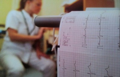 ޒުވާނުންނަށް ހާޓްއެޓޭކް ޖެހުން އިތުރުވާތީ ޑޮކްޓަރެއްގެ ކަންބޮޑުވުމާއި ސަބަބުތައް