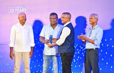 ސިލްވާ ސޭންޑްސްގެ 25 އަހަރުގެ ކާމިޔާބީގެ ދަތުރު، ޑައިވިން އާއި މޫދު ހަރަކާތްތަކުގައި އެންމެ އުހަށް!