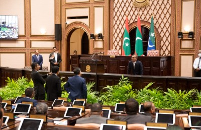 ކަމެއް ދަތިވީތަ؟ މެންބަރަށް ގުޅާ!
