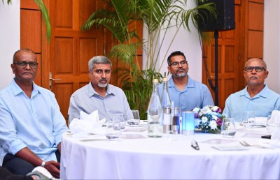 ސިލްވާ ސޭންޑްސްގެ 25 އަހަރުގެ ކާމިޔާބީގެ ދަތުރު، ޑައިވިން އާއި މޫދު ހަރަކާތްތަކުގައި އެންމެ އުހަށް!