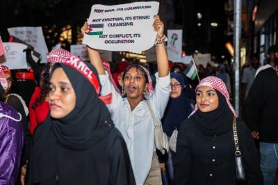 ފަލަސްތީނަށް އޮތް ލޯބި ދައްކާލައި، އިޒްރޭލް ބޮއިކޮޓު ކުރަން ގޮވާލައިފި