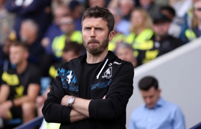 ގަދަ 6 ހޯދައި ނުދެވުމުން ކެރިކް ބޯރޯގެ ކޯޗުކަމުން ވަކިކޮށްފި