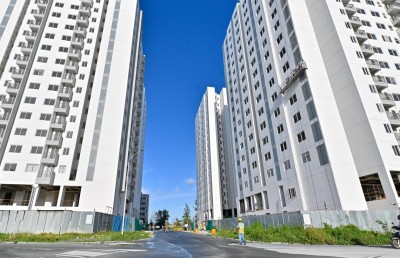 ގެދޮރުވެރިޔާ ސްކީމްގެ ފްލެޓްގެ މައްސަލާގައި ބައެއް މީހުން ކޯޓަށް، ވަގުތީ އަމުރެއް ނެރެނުދިން