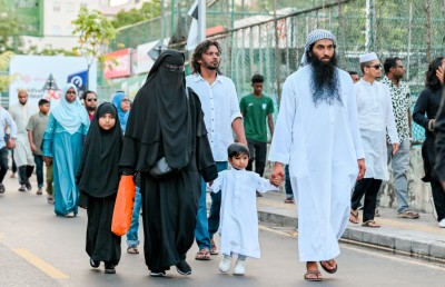 ހަދީސެއްގެ އަލީގައި: ދަރިންނަށް ދެވޭނެ އެންމެ ހެޔޮކަން ބޮޑު ހަދިޔާއަކީ ކޮބާ؟