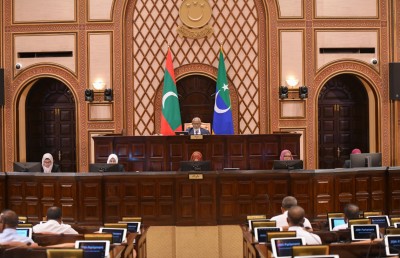 ވިޔަފާރިތަކަށް ފައިސާ ނުލިބެނީސް ޖީއެސްޓީ ދައްކަން ޖެހޭތީ މަޖިލީހަށް ގަރާރެއް