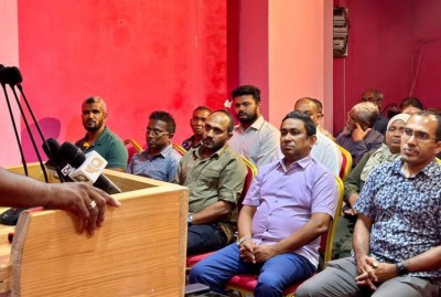 އަހަރެއްހާ ދުވަސް ފަހުން ޔާމީންގެ ޖަލްސާއެއް: ލީޑާޝިޕްގެ ބޭފުޅަކު ނެތް
