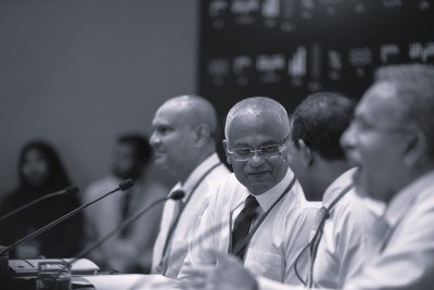 މަޅިއެއް ޖަހަނީތަ، ނޫނީ ގޮސް މަޅިއަކަށް ފެތުނީތަ؟