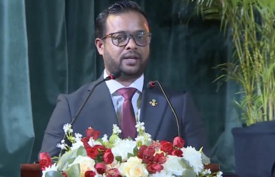 ނަސޭހަތާ އެކު، މުއްތަލިބު ހިއްސާކުރެއްވީ ތައުލީމީ ދަތުރުގެ އުނދަގުލާއި ވަޒީފާއެއް ނުލިބުނު ވާހަކަ