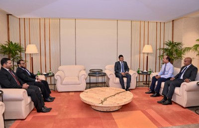 ފައިނޭންސިން ފޯ ޑިވެލޮޕްމަންޓް ކޮންފަރެންސަށް ނައިބު ރައީސް ސްޕެއިނަށް