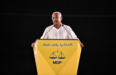 ނަޝީދަށް މަރުހަބާ ކިޔާ ޖަލްސާގައި އިބޫ ބައިވެރިވެވަޑައިނުގަތީ މާލޭގައި ނެތުމުން: އާއިލާ